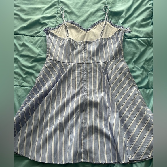 Adorable dress from Franchescas - Picture 2 of 5